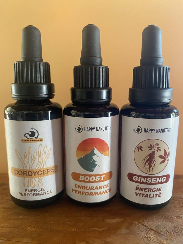 Trois flacons Happy Nanotech : Cordyceps (Énergie Performance), Boost (Endurance Performance) et Ginseng (Énergie Vitalité).